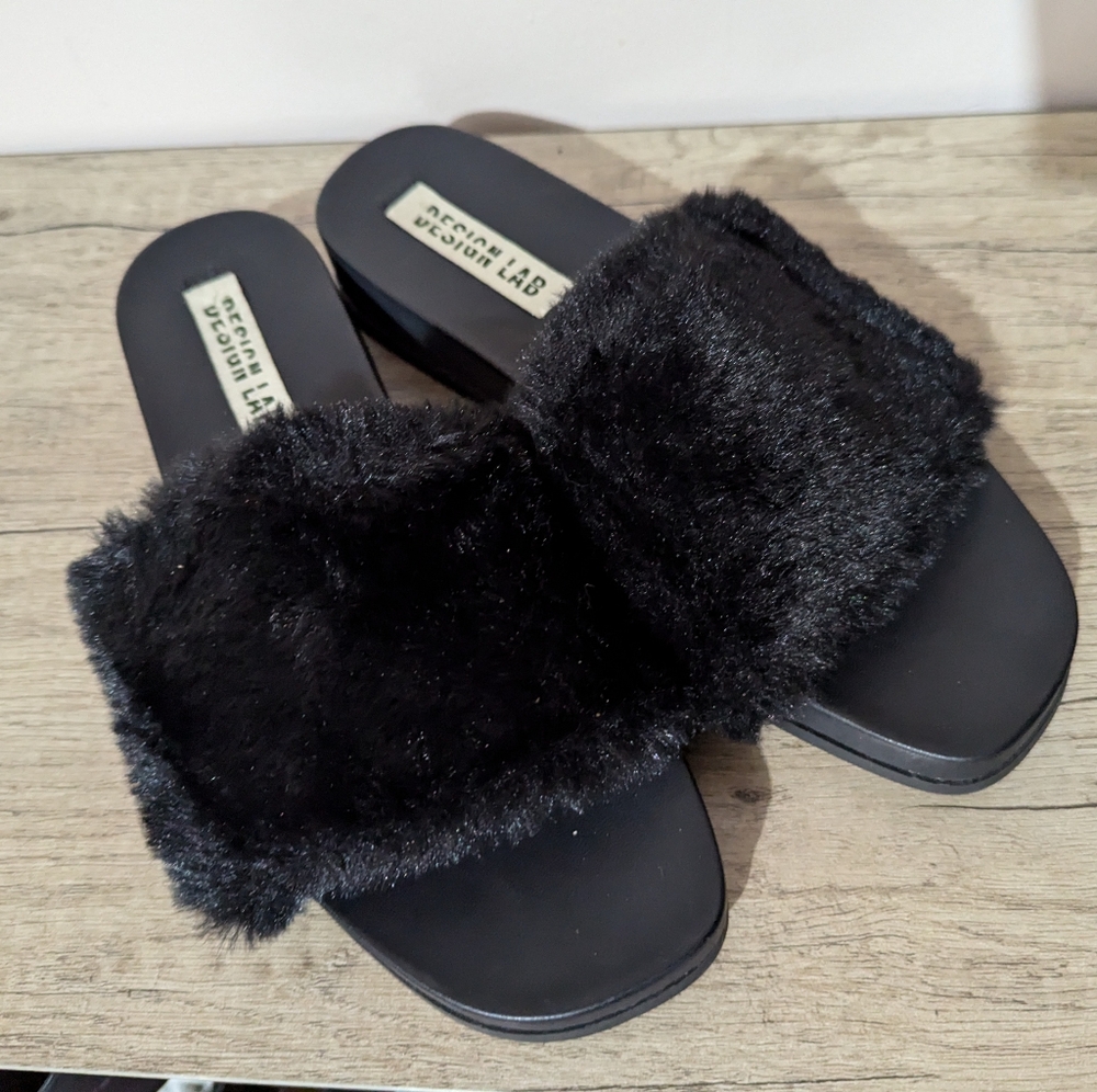 Design Lab Lizzy Slides Faux Fur Slippers TV Wardrobe Cast Credit #1 US Size 8